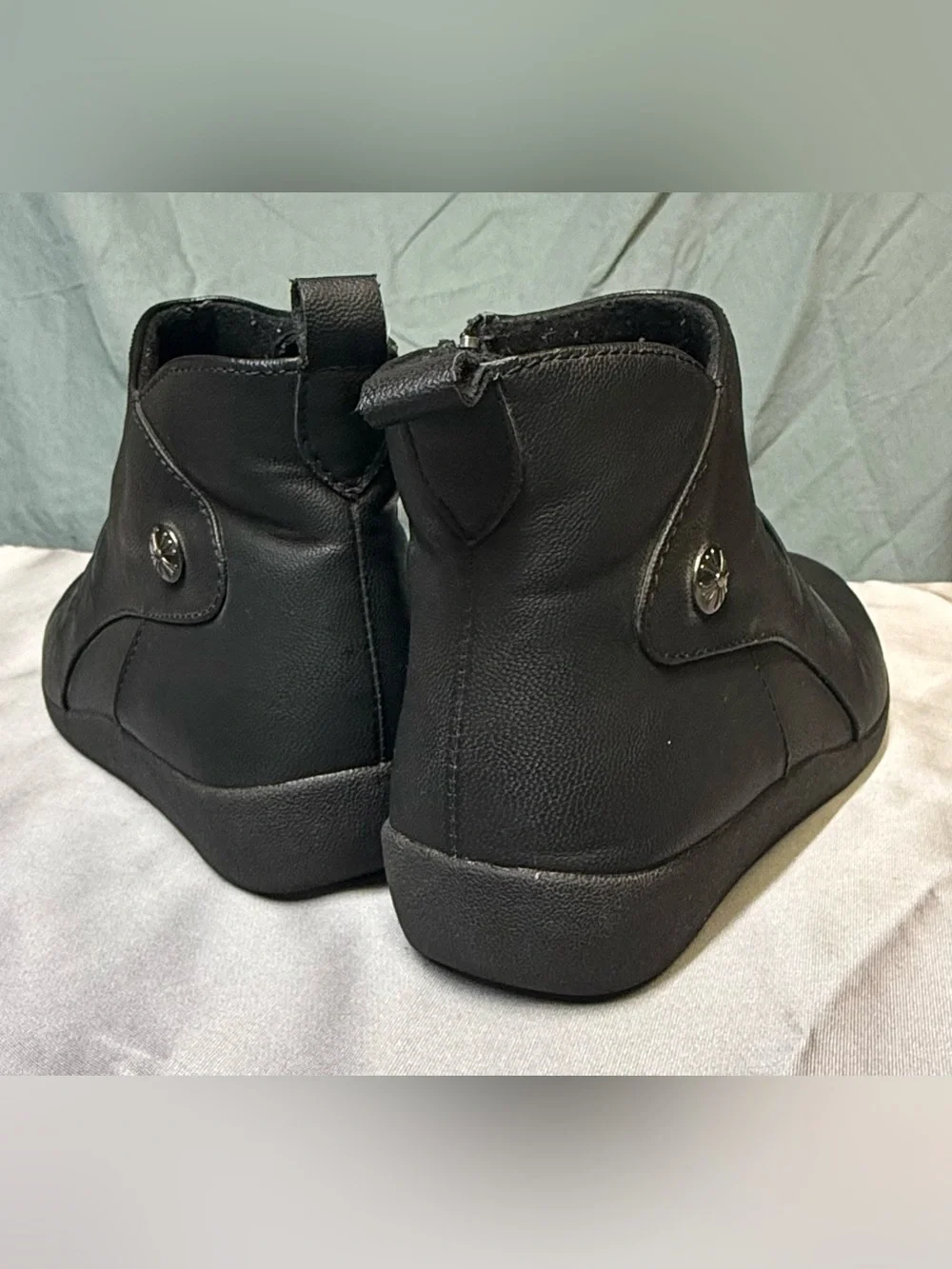 Earth Spirit Black Leather Chukka Zip Boots